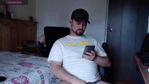 Dereck Mills3 online show from February 5, 8:12 pm