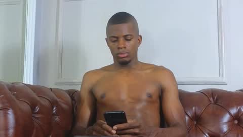 dereckwolf_ online show from October 20, 11:37 am