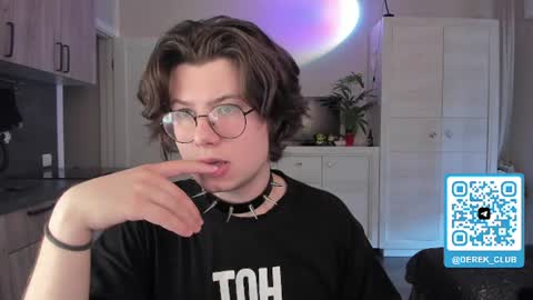 Derek online show from August 4, 2:35 pm