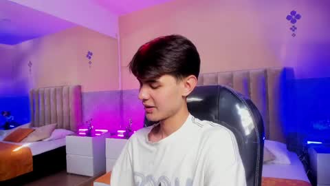 derek_sinn online show from April 11, 9:08 pm