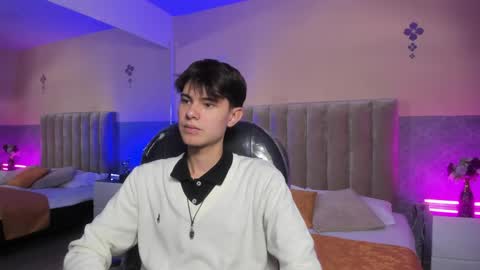 derek_sinn online show from April 9, 8:36 pm