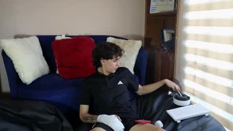 Derek online show from January 14, 9:34 pm