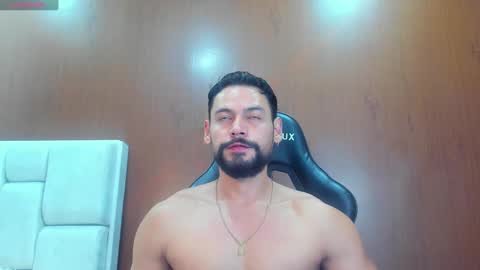 Snapshot of derrybigger_cm chatting on October 17, 10:25 pm DerryBigger CM online show from October 17, 10:25 pm