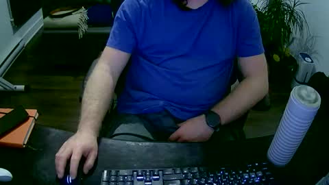 desdisdes online show from April 29, 3:44 am