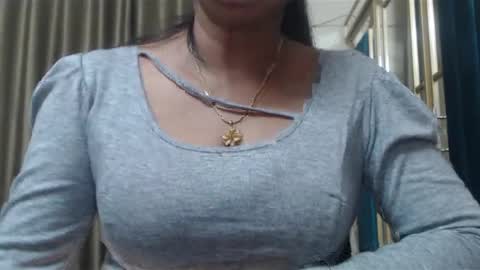 Snapshot of desimaisa130 chatting on February 25, 8:42 pm Maisa online show from February 25, 8:42 pm