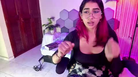 TORI AND MR. BEAR online show from March 3, 7:10 pm