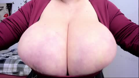 Snapshot of desirehugeboobs4you chatting on February 1, 3:30 am Nicky online show from February 1, 3:30 am