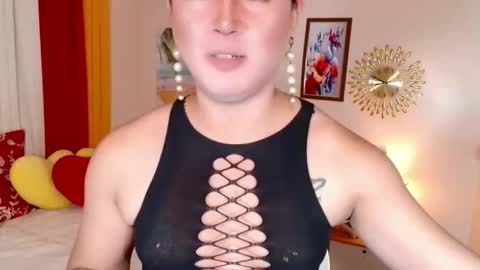 destenierose online show from November 8, 12:35 am