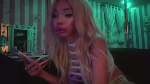 Snapshot of destiny_702 chatting on September 18, 8:51 am IMMACULATE BEAUTY online show from September 18, 8:51 am