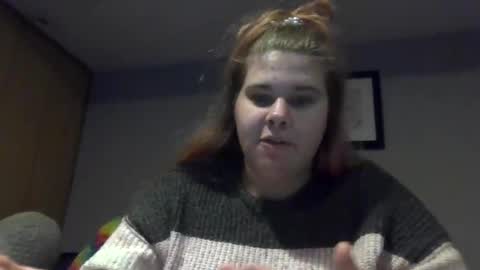 Snapshot of devykitten2018 chatting on December 11, 10:27 pm devykitten online show from December 11, 10:27 pm