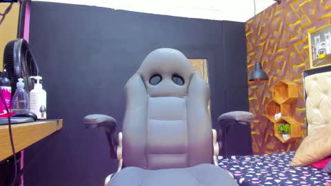 Snapshot of deyy_madisson chatting on January 23, 8:24 pm Madisson online show from January 23, 8:24 pm