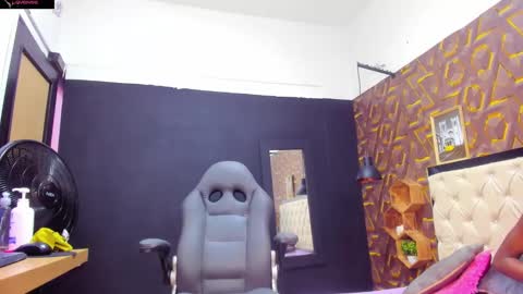 Snapshot of deyy_madisson chatting on February 5, 8:04 pm Madisson online show from February 5, 8:04 pm