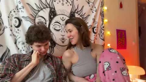 Snapshot of di_n_alex chatting on February 12, 1:16 pm Di Alex online show from February 12, 1:16 pm