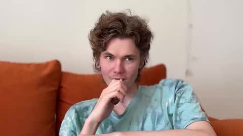 Snapshot of di_n_alex chatting on September 15, 10:28 am Di Alex online show from September 15, 10:28 am