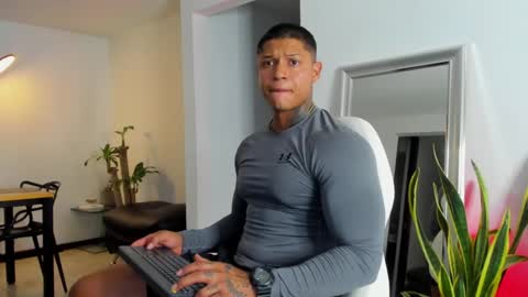 Snapshot of diagostone chatting on February 8, 11:02 pm Diego online show from February 8, 11:02 pm