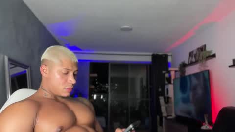Snapshot of diagostone chatting on October 21, 12:16 am Diego online show from October 21, 12:16 am