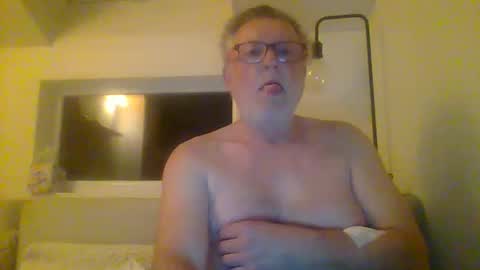 Snapshot of dial76 chatting on March 11, 3:04 am dial76 online show from March 11, 3:04 am