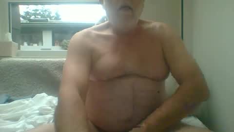 Snapshot of dial76 chatting on December 14, 8:34 am dial76 online show from December 14, 8:34 am