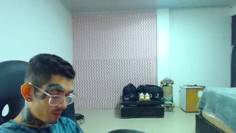 Diamond Boy online show from December 21, 10:40 pm