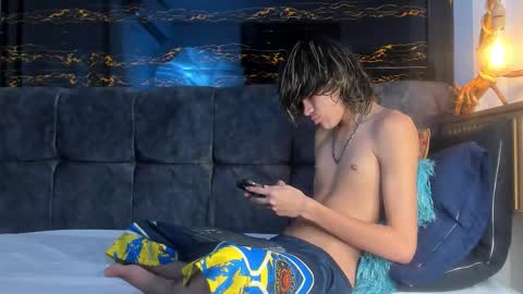 Snapshot of diamond_twink chatting on September 11, 4:25 am diamond_twink online show from September 11, 4:25 am