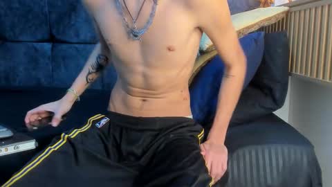 Snapshot of diamond_twink chatting on September 17, 3:43 am diamond_twink online show from September 17, 3:43 am