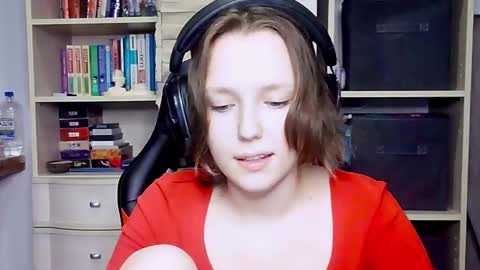 diana_back3 online show from October 18, 1:59 pm