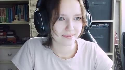 diana_back3 online show from September 30, 6:13 am