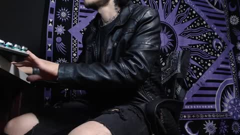 DICAPRIO online show from February 5, 7:53 pm