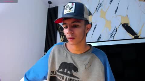 dikey_18 online show from February 6, 8:34 pm