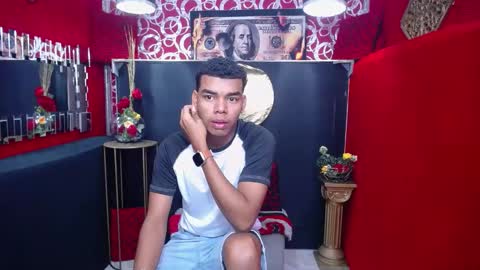 Snapshot of dilanpein chatting on October 19, 5:01 am dilanpein online show from October 19, 5:01 am