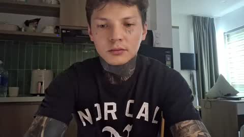 dirtymercedes online show from July 28, 1:47 am