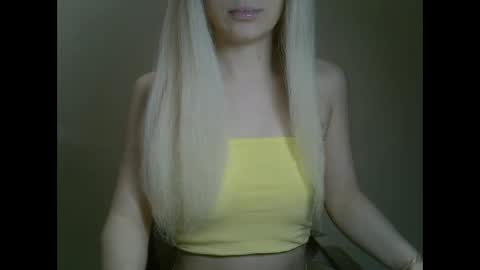 Snapshot of ditamilton chatting on February 25, 8:32 pm DitaMilton online show from February 25, 8:32 pm