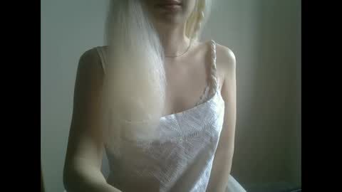 Snapshot of ditamilton chatting on September 17, 11:13 am DitaMilton online show from September 17, 11:13 am