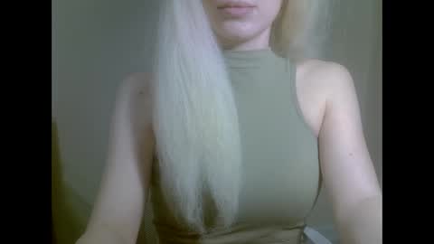 Snapshot of ditamilton chatting on September 20, 8:45 pm DitaMilton online show from September 20, 8:45 pm