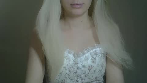Snapshot of ditamilton chatting on March 3, 4:05 pm DitaMilton online show from March 3, 4:05 pm