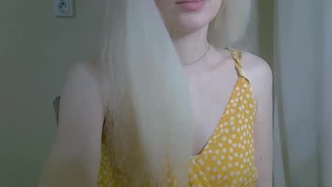 Snapshot of ditamilton chatting on October 3, 9:01 pm DitaMilton online show from October 3, 9:01 pm