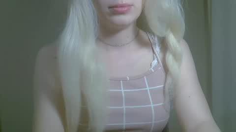 Snapshot of ditamilton chatting on September 8, 8:19 pm DitaMilton online show from September 8, 8:19 pm