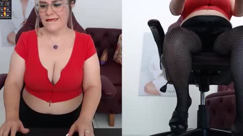 Snapshot of diva_milf chatting on October 6, 9:43 pm Diva online show from October 6, 9:43 pm