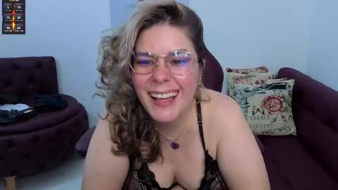 Snapshot of diva_milf chatting on September 27, 11:46 pm Diva online show from September 27, 11:46 pm