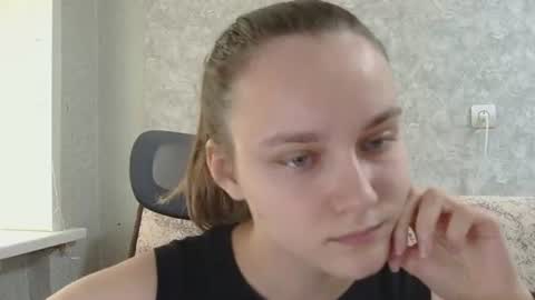 dolcezza_ online show from June 17, 11:37 am