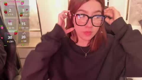 Snapshot of doll_eyeess_ chatting on October 8, 2:40 am D online show from October 8, 2:40 am