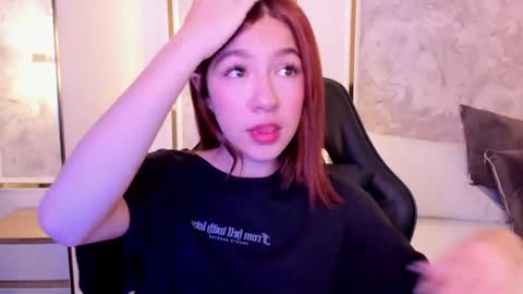 Snapshot of doll_eyeess_ chatting on September 18, 2:48 am D online show from September 18, 2:48 am