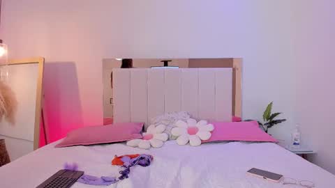 doll_isa_ online show from March 3, 8:38 pm