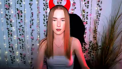 doll_vey online show from September 13, 7:05 pm