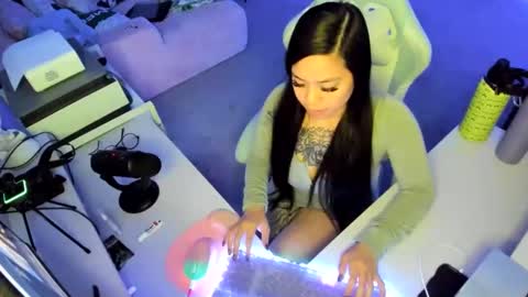 DOLLLFACE online show from January 6, 4:38 am