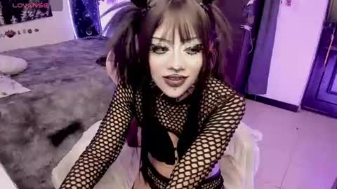 dolly_bones online show from June 19, 10:38 pm