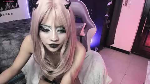dolly_bones online show from June 30, 6:13 am