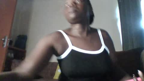 dollyvee online show from July 6, 3:03 pm