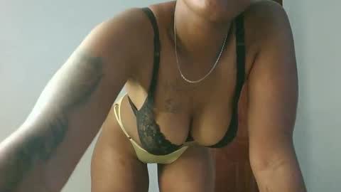 Snapshot of domecesy chatting on October 15, 1:12 pm Amarie noels online show from October 15, 1:12 pm