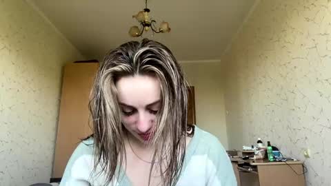 Mia online show from May 1, 6:18 am